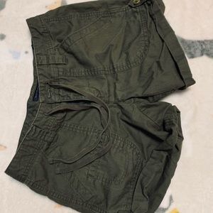 Tommy Hilfiger Women’s Cargo Shorts size 2